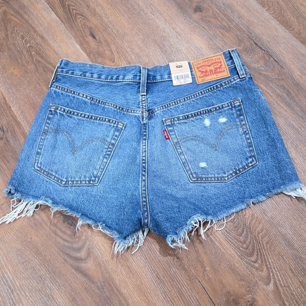 Levis 501 Original High Rise Denim Shorts Medium Wash Distressed Raw Hem Size 30 - Picture 3 of 5